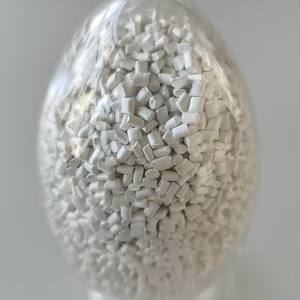 Gránulos Masterbatch blancos no transparentes para moldeo por inyección y aplicaciones de fibra - Product Image 1