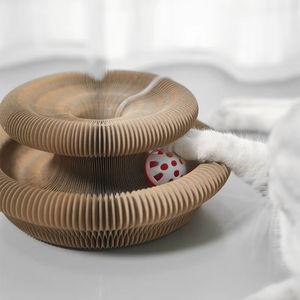 Fabriek Prijs Verstelbare Honingraat Kat <span class=keywords><strong>Scratcher</strong></span> Met Magnetische Adsorptie En Bell Ball - Product Image 1