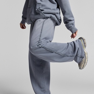 Wholesale Heavyweight 420GSM 100% Cotton Fleece Vintage Raw Edge Distressed Snow Wash Streetwear Pants for Men - Product Image 3