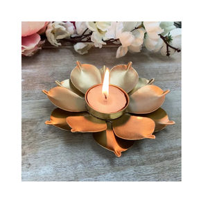 Elegante Portavelas de Flor de Loto con Acabado Dorado que Crea un Brillo Cálido, Perfecto para la Decoración del Hogar - Product Image 2