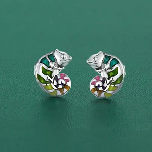 Orecchini a Perno Camaleonte Colorati, Design Unico e Carino, Gioielli per Orecchie da Donna, per Uso Quotidiano, Outfit Casual, Accessorio Regalo - Product Image 2