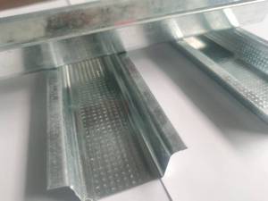 El Techo Está Hecho de Placas de Yeso con Perfil Omega y Tubos Metálicos Galvanizados - Product Image 4