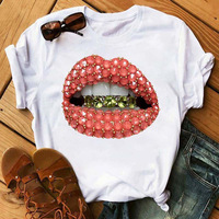 Elegante Blusa Gráfica con Estampado de Labios y Ojos para Mujer Cuello Redondo Manga Corta Top Básico Ropa Casual de Verano Camisa Urbana con Beso