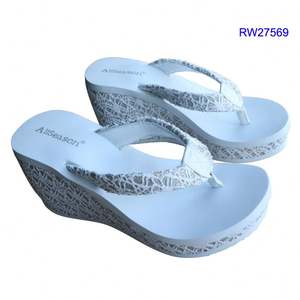 Nuovi Sandali Estivi 2020 da <span class=keywords><strong>Donna</strong></span> con Zeppa e Plateau, <span class=keywords><strong>Ciabatte</strong></span> con Tacco Alto in Eva Rossa per Spiaggia - Product Image 3