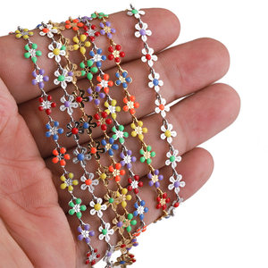 Chaîne de marguerites en émail |   Chaîne de perles en acier inoxydable plaqué or 18K avec fleurs colorées pour la création de colliers et bracelets DIY - Product Image 4
