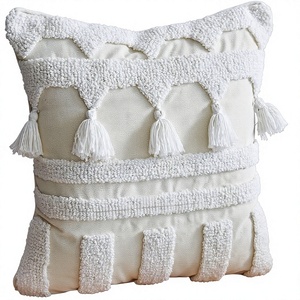 Housse de coussin bohème tricotée avec pompons, motif géométrique, carrée, en coton non toxique, amovible et lavable, personnalisable - Product Image 1