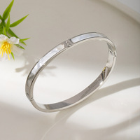 Bracelets et joncs en acier inoxydable de haute qualité avec coquille de diamant, bracelet tendance plaqué or 18 carats pour fille