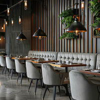 Ensemble de chaises en velours capitonnées à dossier haut et table carrée en bois massif pour restaurant, mobilier commercial Ron Group