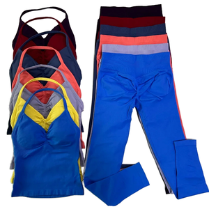 Conjunto de leggings de yoga sin costuras personalizados de talla grande para mujer, top sin espalda con tirantes cruzados de cintura alta y logo frontal para fitness - Product Image 1