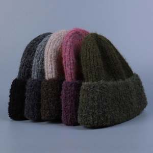 Nouveau bonnet tricoté doux 2025 pour hommes et femmes, protection des oreilles, chaud, tendance, avec coutures colorées - Product Image 1