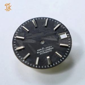 OEM/ODM Cadran en fibre de carbone de 28,5 mm NH35 Couleur et motif personnalisables Fournisseur direct d'usine pour montres de sport pour hommes - Product Image 2