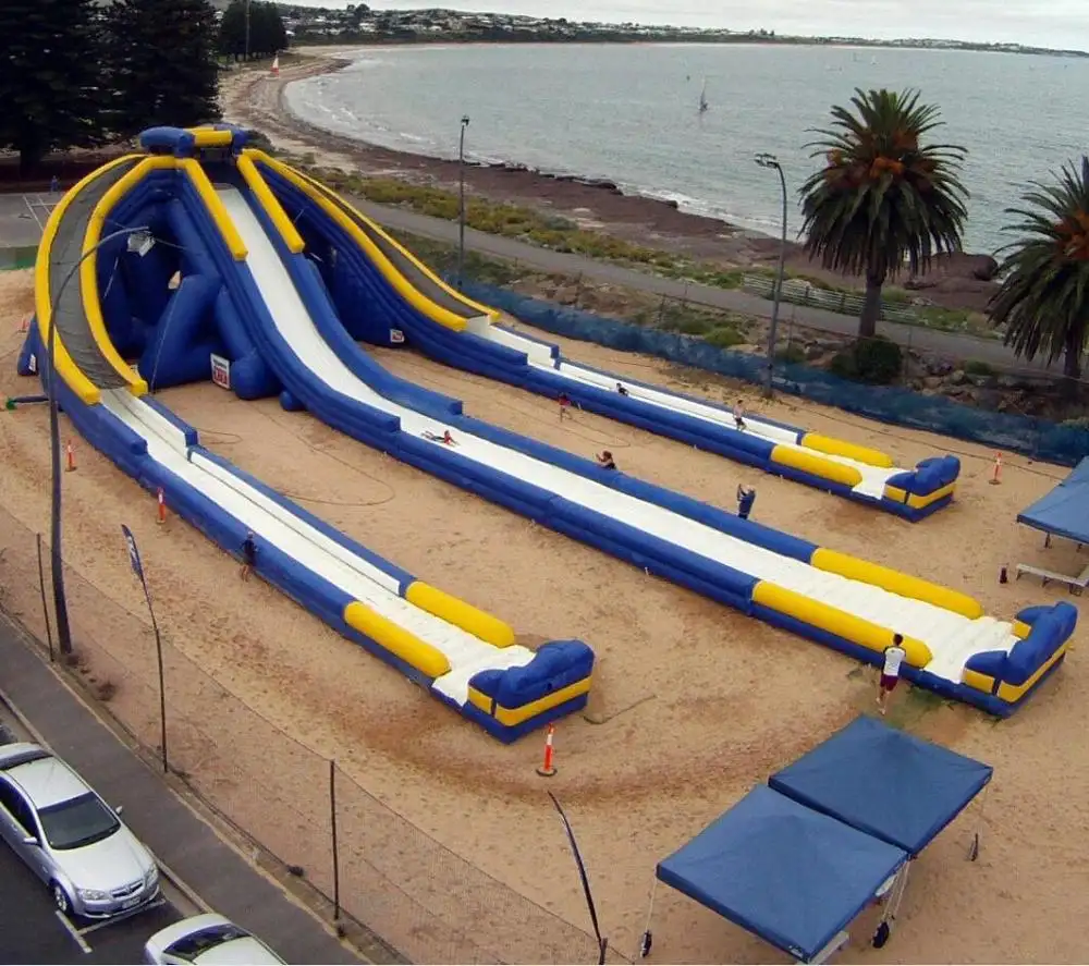 Bespoke principal grande escorrega inflável para praia