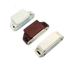 Serrure de porte magnétique pour armoire, grande, en plastique marron, design minimaliste - Product Image 1