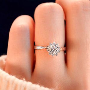 Lujo Sun Flower VVS <span class=keywords><strong>Solitaire</strong></span> 5mm D Color Moissanite Diamond Eternity Ring para mujeres S925 Anillos de plata esterlina Joyería fina - Product Image 5