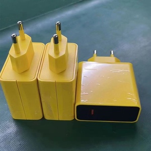 <span class=keywords><strong>Cargador</strong></span> Amarillo de 67W con Cable de Datos y Entrada Universal 100-240V para Teléfonos Móviles - Product Image 3
