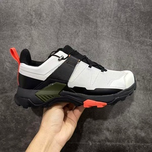 Zapatillas de senderismo impermeables de estilo lujoso, personalizables, unisex, antideslizantes, funcionales para montañismo y deportes. - Product Image 2