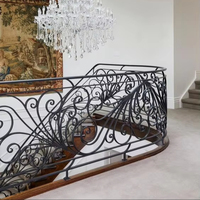 Escalier en colimaçon d'intérieur de luxe haut de gamme personnalisé Design moderne Escaliers incurvés en métal en fer forgé avec garde-corps en verre pour villas