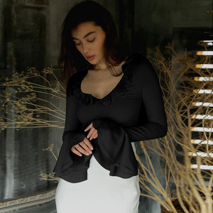 <span class=keywords><strong>เสื้อ</strong></span>ยืดคอกลมแขนยาวทรงสลิมฟิตสำหรับผู้หญิง - Product Image 5