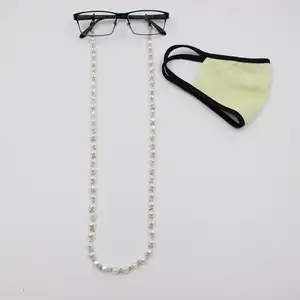 Nuevo diseño de moda perla de imitación Cadena de gafas personalizar su nombre cara cubierta de gafas de sol de cadena titular