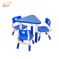 Ensemble Table et Chaises Triangulaires Ajustables en Alliage d'Aluminium Moderne avec Plateau ABS Coloré – Mobilier Scolaire pour Enfants et Salons – Vente en Gros