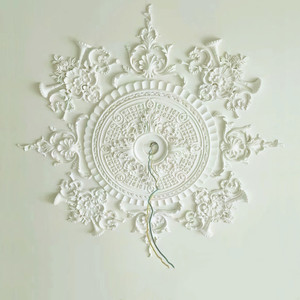 Médaillon de <span class=keywords><strong>plafond</strong></span> en PU de style européen, décoration intérieure ronde <span class=keywords><strong>pour</strong></span> la maison avec décoration architecturale <span class=keywords><strong>pour</strong></span> médaillon de ventilateur - Product Image 4