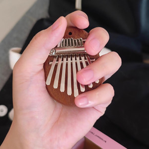 Mini Kalimba, <span class=keywords><strong>Piano</strong></span> <span class=keywords><strong>de</strong></span> Pulgar <span class=keywords><strong>de</strong></span> 8 Tonos, Juguete Infantil para Principiantes, Bonito y Compacto, Material Shubili, Empaquetado - Product Image 2