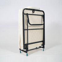 Lit pliant de luxe avec matelas en mousse à mémoire de forme, cadre métallique robuste, lit d'appoint avec roulettes pivotantes à 360° pour le camping et l'hôtel