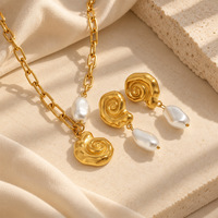 Vente en gros de collier et bracelet en acier inoxydable plaqué or 18 carats, ensemble de bijoux géométriques hypoallergéniques minimalistes pour femmes
