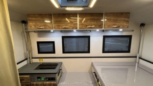 <span class=keywords><strong>Camping</strong></span>-<span class=keywords><strong>car</strong></span> Conquer Falcon Expedition 500 avec réfrigérateur intégré, capacité de couchage pour 2 personnes, charge utile personnalisée - Product Image 5