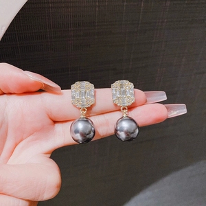 Boucles d'oreilles pendantes carrées tendance avec perles rondes et strass, <span class=keywords><strong>bijoux</strong></span> de mariée <span class=keywords><strong>pour</strong></span> <span class=keywords><strong>femme</strong></span>, idéales <span class=keywords><strong>pour</strong></span> les fêtes et mariages - Product Image 4