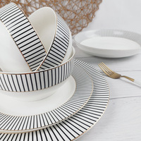 Service d'assiettes de luxe modernes à rayures en porcelaine fine avec motif personnalisé pour mariages et hôtels