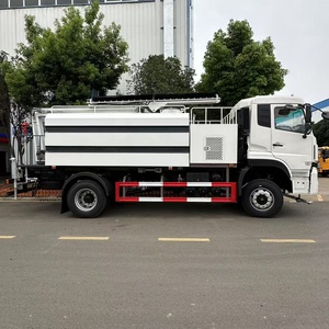 Camion de pulvérisation de capacité Euro 3 4x2 bras de nettoyage de panneau solaire multifonctionnel camion d'arrosage multifonctionnel - Product Image 3