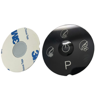 Autocollants en PET/PVC/PC de différents types, colorés, sérigraphiés, perforés et à surface convexe, avec plaques signalétiques résistantes aux rayures