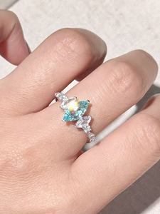 Anillo de Plata 925 con Baño de Oro de 18K y Piedras Preciosas Azules Cultivadas en Laboratorio, Certificado NGTC, para Regalo de Aniversario, Boda o Uso Diario, de UM Jewelry - Product Image 4