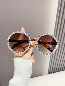 Las más nuevas sombras de moda Rhinestone de gran tamaño Diamante de lujo Mujeres Fabricante Logotipo personalizado Gafas de Sol de moda - Product Image 3