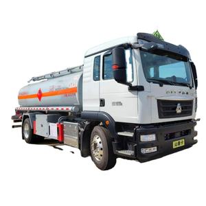 Camión de combustible móvil Sinotruk Motor diésel Camión tanque de combustible Fue Camión cisterna de aceite Camión de servicio pesado Tanque De Combustible De 8 <span class=keywords><strong>litros</strong></span> - Product Image 1
