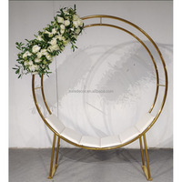 Canapé rond en métal doré à deux places, ensemble de chaises royales, banc de mariage avec coussin, décoration de scène pour événements et fêtes MILE Factory
