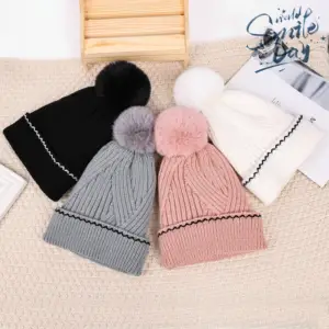 Bonnet Chapeaux Personnalisé Broderie Logo Patch Coupe-Vent Hiver Chaud Chapeaux Bonnet pour Femmes Câble Rib Pom Pom Bonnet En Tricot