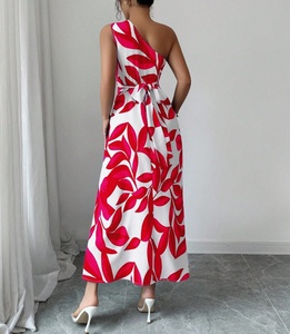 Robe longue fendue asymétrique sans manches à taille cintrée pour <span class=keywords><strong>femme</strong></span>, imprimé feuilles, amincissante, idéale pour les vacances - Product Image 5