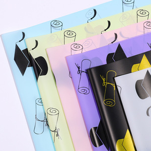 Papel de Regalo Floral Impermeable con Diseño de Gorro de Doctorado, Doble Capa, con Estampado de Flores, para la Temporada de Graduación - Product Image 1