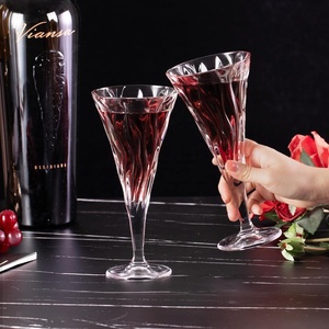 Verres à <span class=keywords><strong>vin</strong></span> de <span class=keywords><strong>Bordeaux</strong></span> en cristal soufflé à la main de 250 ml, bord fin et pied long - Product Image 4
