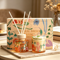 Coffret Cadeau Bougie Parfumée Florale et Diffuseur à Bâtonnets – Pot en Verre Décoratif pour Parfum d'Ambiance – Idéal Anniversaire, Fêtes et Femme
