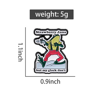 Pin de esmalte de aleación con diseño de rana de hip hop y <span class=keywords><strong>rock</strong></span> con pistola, estilo 'Strawberry Jams but My Glock Don't Frog', broche, insignia de solapa, joyería, regalos para amigos - Product Image 6
