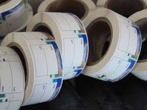 Rouleau de papier étanche pour sceller les aliments, prix <span class=keywords><strong>moins</strong></span> <span class=keywords><strong>cher</strong></span>, autocollant rond coloré en vinyle RFID réfléchissant inversé - Product Image 3