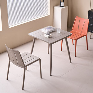 Juego de Comedor de Plástico para Exteriores, Estilo Nórdico Moderno y Lujoso, Mesas Impermeables para Cafeterías, Tiendas de Té de Burbujas, Bares de Postres, Patios y Jardines - Product Image 4