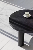 Table basse ronde de style scandinave en bois massif de pin récupéré noir et d'orme pour meubles de salon