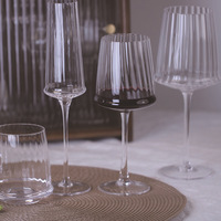Verres à vin rouge en cristal à rayures simples Megan, style minimaliste, pied haut, 401-500 ml