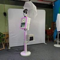 Photomaton sur pied en métal avec écran tactile de 15,6 pouces, compatible avec les appareils photo reflex numériques pour les mariages, les fêtes et les événements professionnels