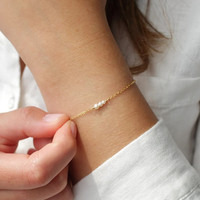 Dainty perhiasan buatan tangan 925 perak murni, gelang manik-manik mutiara air segar kecil untuk wanita