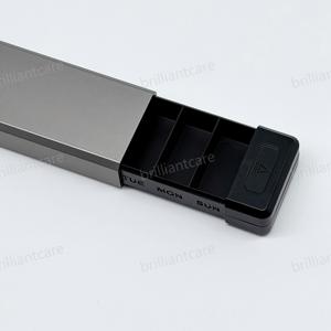 Estuche magnético portátil para medicamentos de aleación de aluminio, caja de vitaminas de viaje, organizador de pastillas semanal de 7 días y 4 veces - Product Image 4